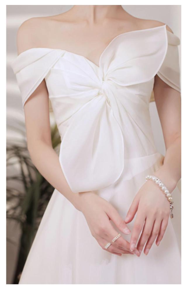 ウエディングドレス 二次会 Vネック オフショルダー エンパイアドレス