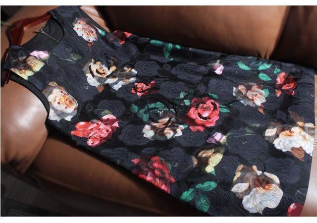 ワンピース ラウンドネック 花柄 総柄プリント ビーズ 膝上 涼しげ