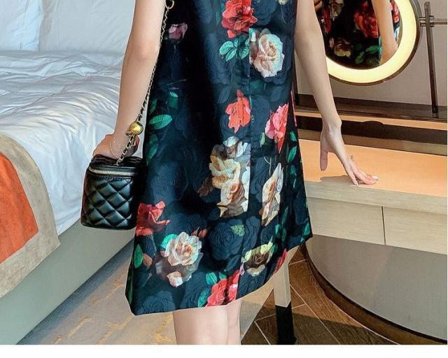 ワンピース ラウンドネック 花柄 総柄プリント ビーズ 膝上 涼しげ