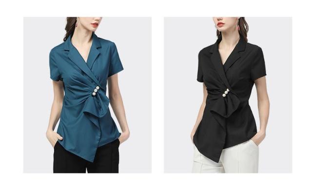 ブラウス トップス 襟付き 半袖 アシンメトリー パール ナチュラルコーデ 女子旅 定番 女子会 清楚 キレイ目 ママスタイル きれいめ ブラウス トップス 襟付き 半袖 アシンメトリー パール ナチュラル