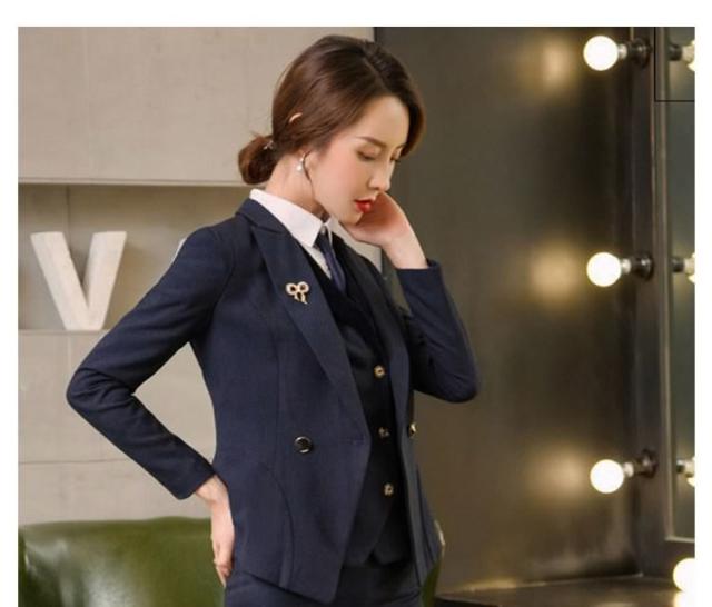 BOSCH レディース スカートスーツ40サイズ新品 BOSCH(ボッシュ) スカートスーツ レディース美品 - ダークネイビー