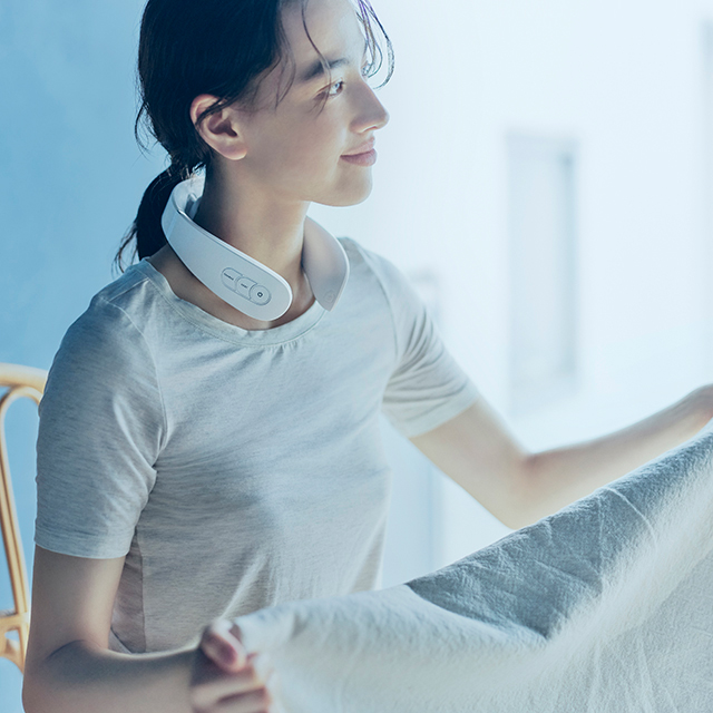 ネックマッサージャー EMS 低周波 AiMY エイミー AIM-023 ホワイト