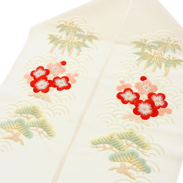 刺繍 半衿 「薄生成り青海波模様に松竹梅」 衿秀 刺繍半襟 振袖用半衿 前撮り 成人式 刺繍衿 刺繍半襟 ポリエステル半衿 ブランド：襟の衿秀