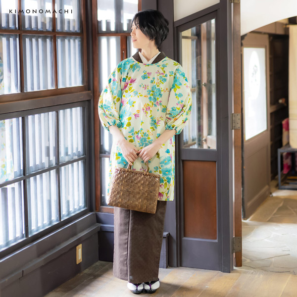 ロング丈 割烹着 「ブルーフラワー」 日本製 オシャレ かわいい 綿割烹着 ロング割烹着 着物割烹着 エプロン 母の日 敬老の日 誕生日 プレゼント最適品 【送料無料】【メール便不可】