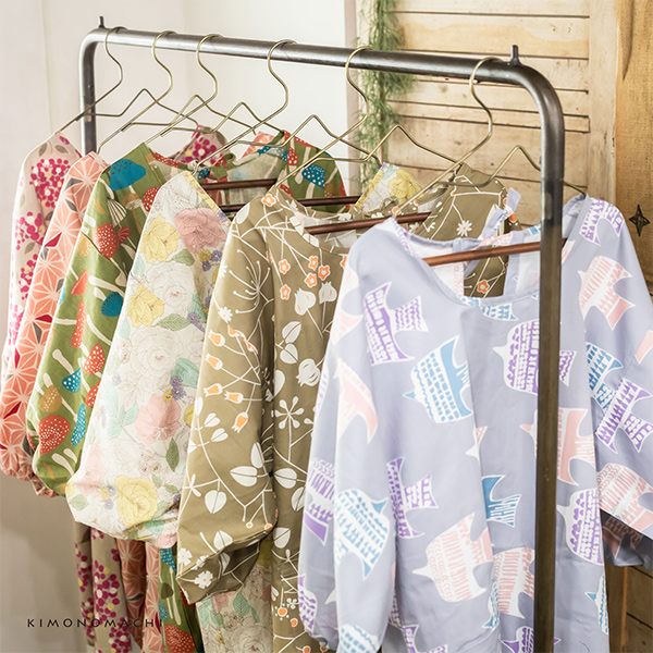 ロング丈 割烹着 「ブルーフラワー」 日本製 オシャレ かわいい 綿割烹着 ロング割烹着 着物割烹着 エプロン 母の日 敬老の日 誕生日 プレゼント最適品 【送料無料】【メール便不可】