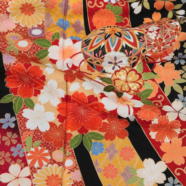 【新古品】お仕立て上がり 振袖単品 「黒×赤 束ね熨斗に桜、手毬」 トールサイズ 振袖 振り袖 成人式 結婚式 結納 パーティー 【メール便不可】