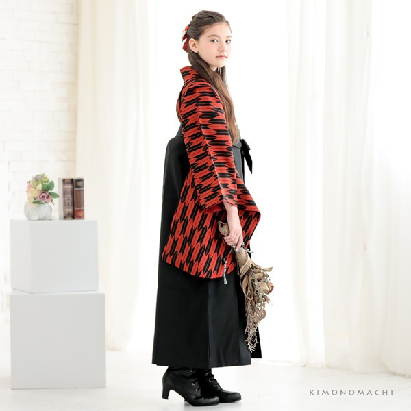 袴セット ジュニア 小学生 女の子「矢羽 赤×黒+黒」 卒業式 子供用 133〜159cm (着物+袴+二尺袖用襦袢+袴下帯) 3S・SS/2S・S・Mサイズ 女の子袴セット 大人の小さいサイズ 矢羽根 矢絣【メール便不可】
