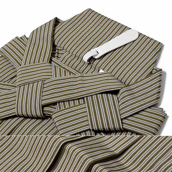 七五三 男の子 5歳 7歳 金刺繍紋入り 袴が選べる羽織袴セット 「黒　菱、金刺繍紋 + 縞袴」 卒園式 入学式 端午の節句 フルセット 5才 7才 五歳 七歳 男児用 着物セット 子供着物 お祝い着 【メール便不可】