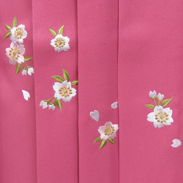 【中古品】卒業式袴セット 「二尺袖：緑　疋田梅+袴：ピンク×桜 刺繍」 貸衣装処分 レンタル処分品 二尺袖 袴 卒業式、謝恩会に 【メール便不可】