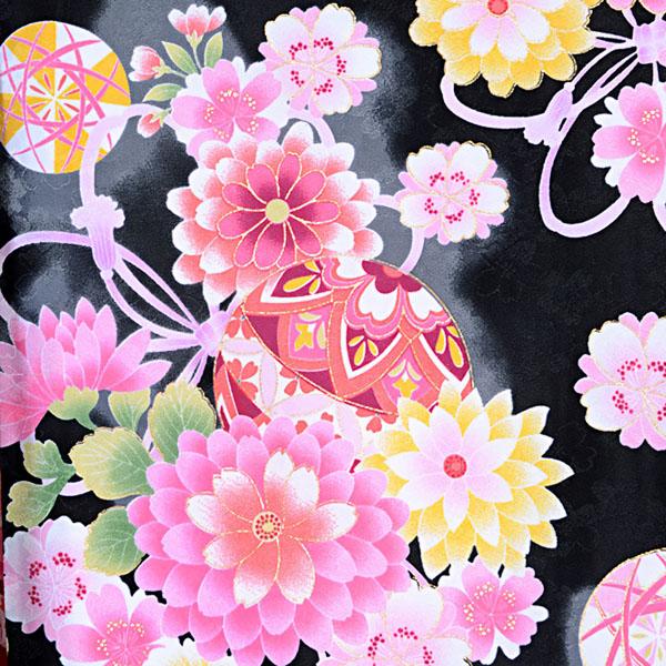 【中古品】ジュニア用 振袖単品 「黒　手毬花飾り紐」 仕立て上がり 着物 小振袖 二尺袖 子ども 子供 キッズ ジュニア 女の子 卒業式 小学校 小学生 中学校 中学生 十三参り 十三詣り 1/2成人式 ハーフ成人式 貸衣装処分 レンタル処分品【メール便不可】