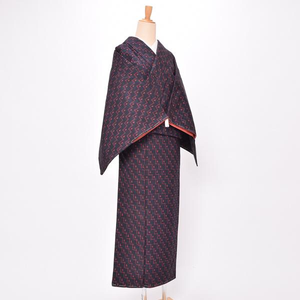 【Prices down2】【中古品】仕立て上がり 袷着物「黒地 赤 絣」小紋 正絹 紬 【メール便不可】＜T＞ss2512kck45 Prices down2】【中古品】仕立て上がり 袷着物「黒地 赤 絣」小紋 正絹