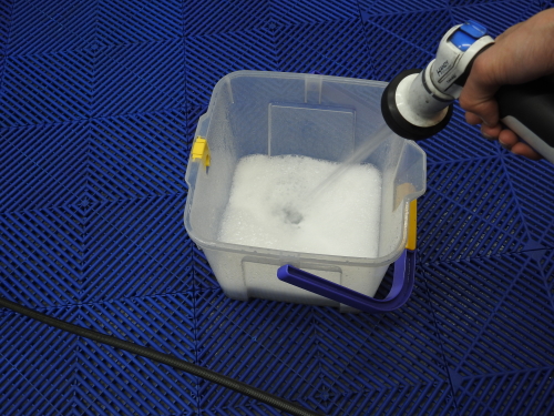 強い水流でよく泡立てます。(水の量は約1〜1.5L前後)