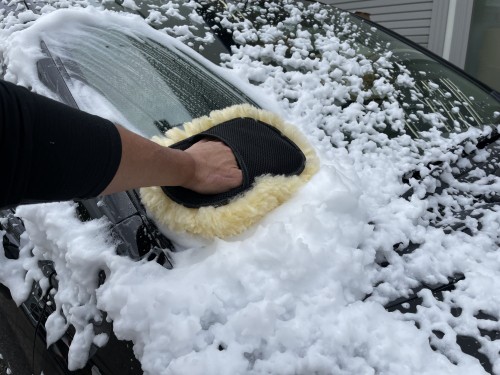 ムートングローブ等で洗車をおこなってください。