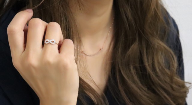 インフィニティリング プラチナ 指輪 無限モチーフ 21石 ダイヤモンド