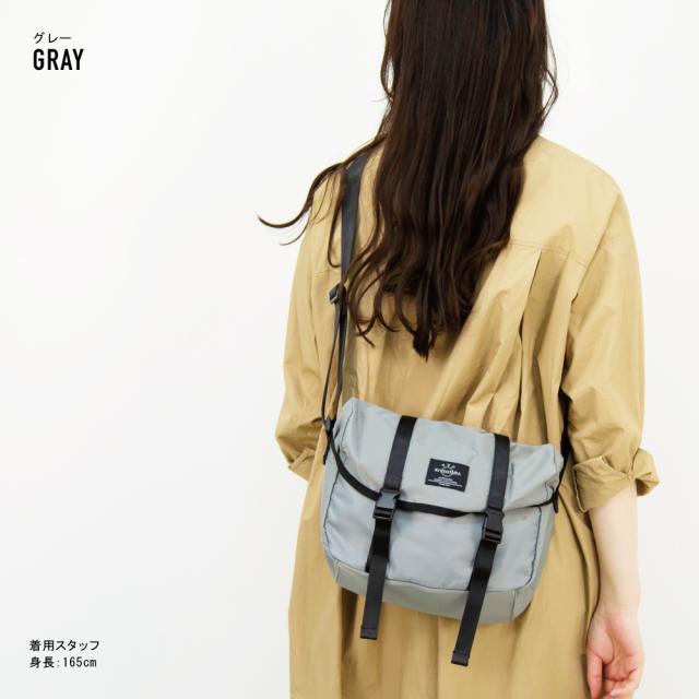 ショルダーバッグ