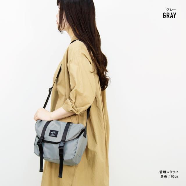 ショルダーバッグ