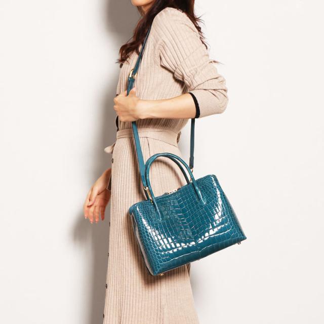 セレブな印象のショルダーバッグスタイル