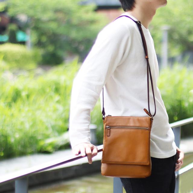 雨 牛革 防水 撥水 加工 梅雨 台風 雨季 水 レザー 安心