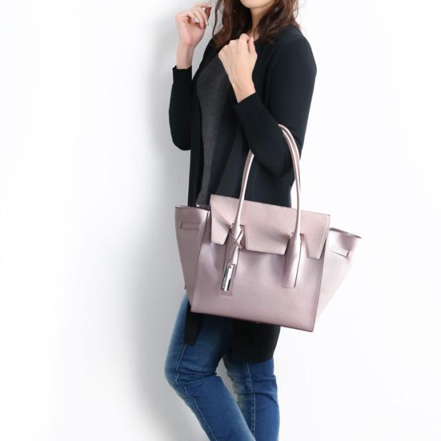 ジーンズスタイルにも合わせることができます