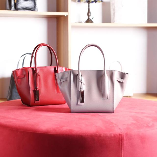 ライラックとレッドのサフィアーノレザーハンドバッグ