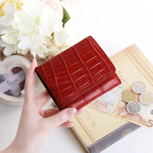 軽くて手のひらに上品に映える鰐革財布