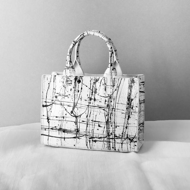 2WAYで使えるショルダーベルト付き