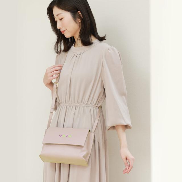 《acoさんコラボ商品》 ショルダーバッグ 斜め掛け レディース 軽量 大人 革 牛革 【名入れ 可能】 ブランド HALEINE 斜めがけバッグ ショルダー 本革 レザー 軽い おしゃれ 旅行 バッグ 本革バッグ 鞄 かばん 母の日 義母 母 ギフト プレゼント 5FB (07000504r)