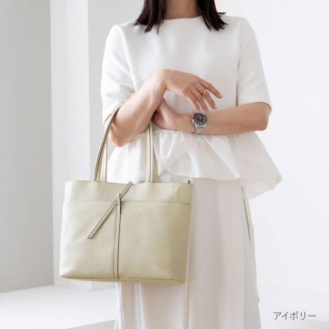 白 レザー トートバッグ