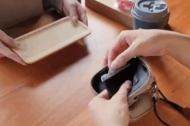 使いやすいネックウォレット