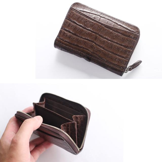 背面や内側の側面はクロコダイル型押しの牛革を使用