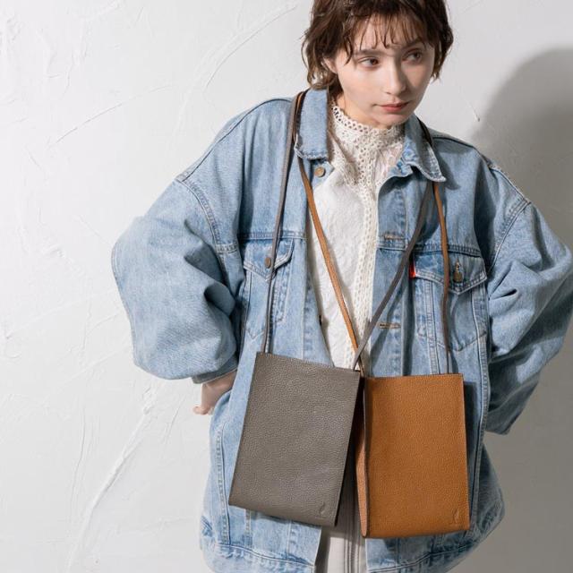 キャメル バック ショルダーバック 斜め掛け ポシェット かわいい 高見え シンプル 本革 レザー