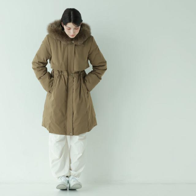 ダウンコート 光沢なし 上品な生地