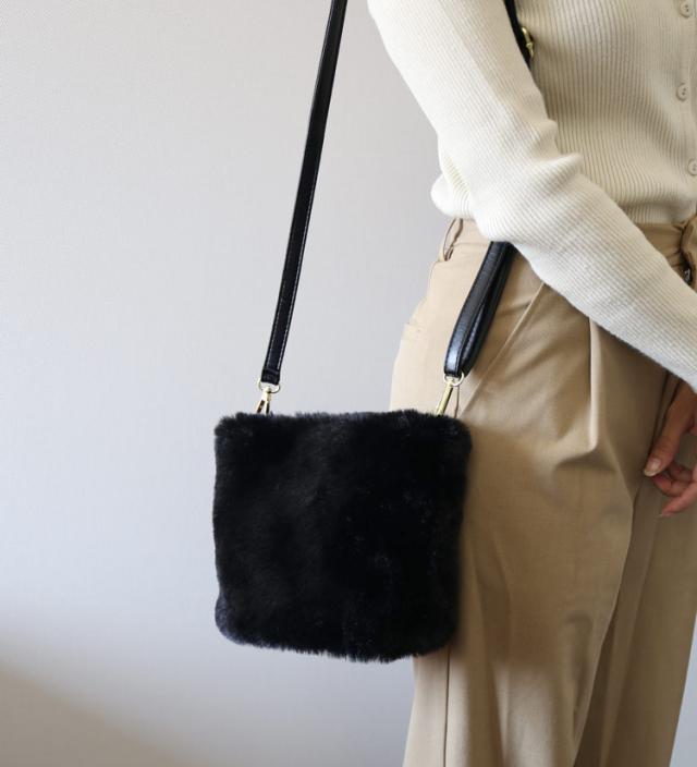 フェイクファー ショルダーバッグ バッグ レディース 女性 ファー ショルダー グレー ショルダーベルト付き ショルダーベルト