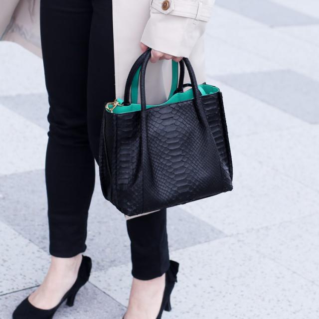 ブラック パイソン ショルダーバッグ きれいめ 大人 かわいい