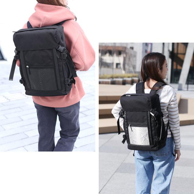 ナイロンとパイソンのリュックサック