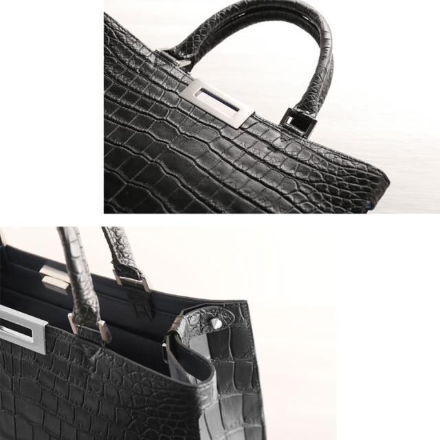 シルバー金具の付いたポロサストートバッグ