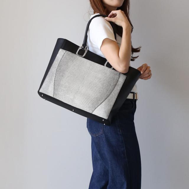 肩掛けが出来る大きめのリザードトートバッグ