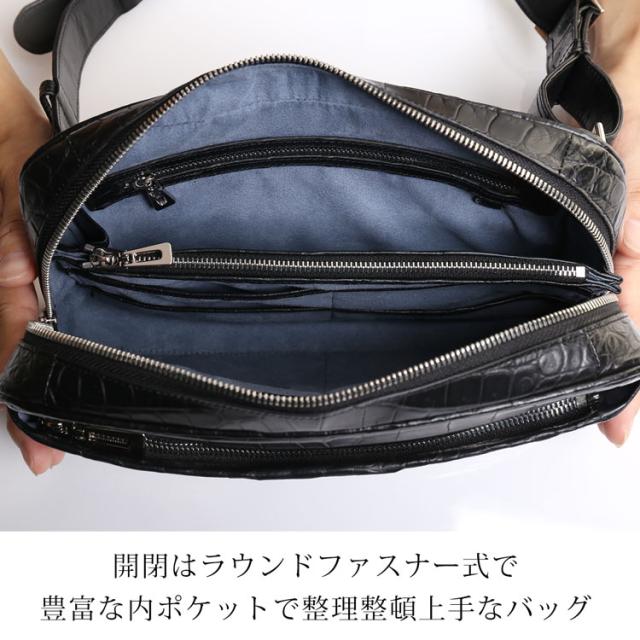 ダブルファスナーのボディバッグ