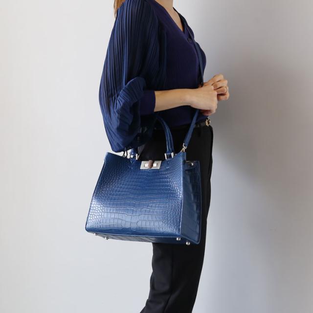 ショルダーバッグとしても使える2WAYトートバッグ