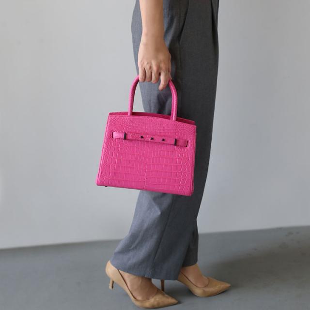 ショルダーバッグとしても使える2WAYハンドバッグ