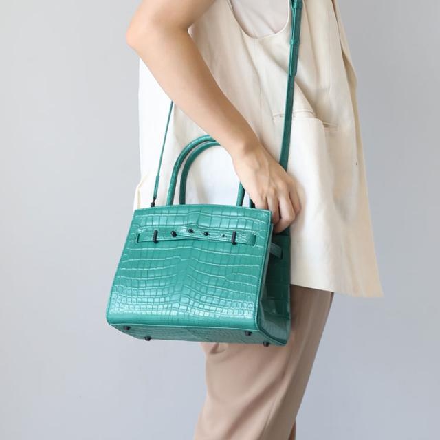 ショルダーバッグとしても使える2WAYハンドバッグ