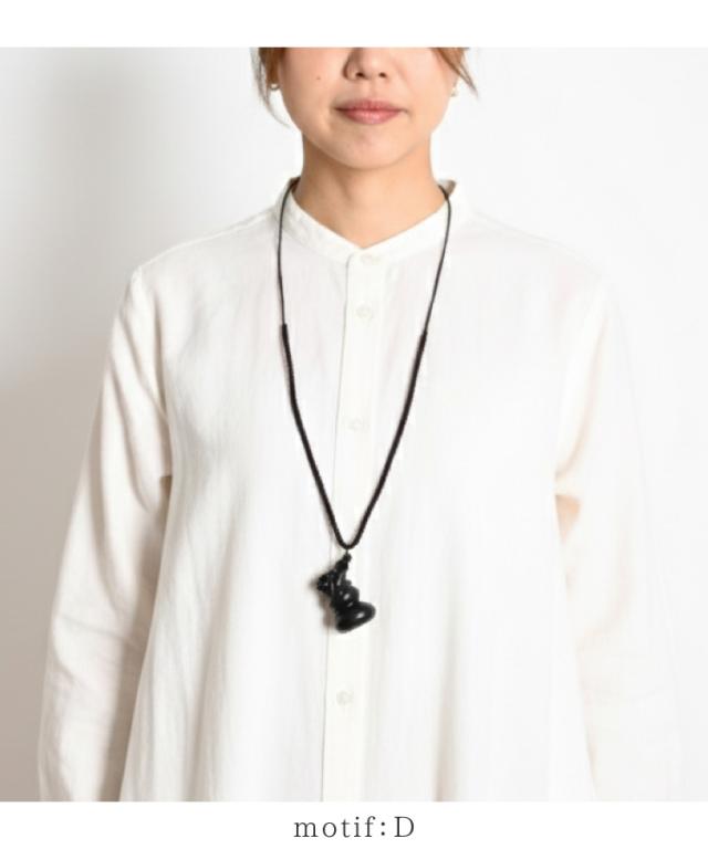 馴染む素朴感。ウッドネックレス