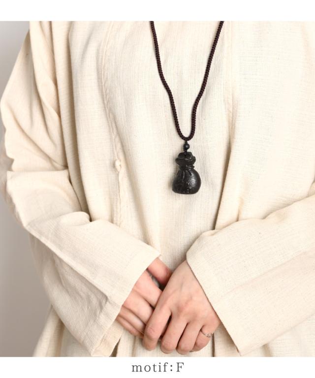 馴染む素朴感。ウッドネックレス