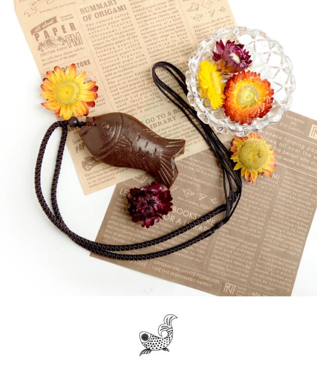 馴染む素朴感。ウッドネックレス