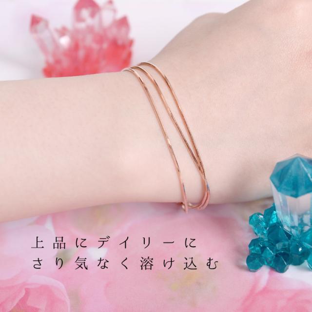 上品で華奢にときめく。ラインブレスレット