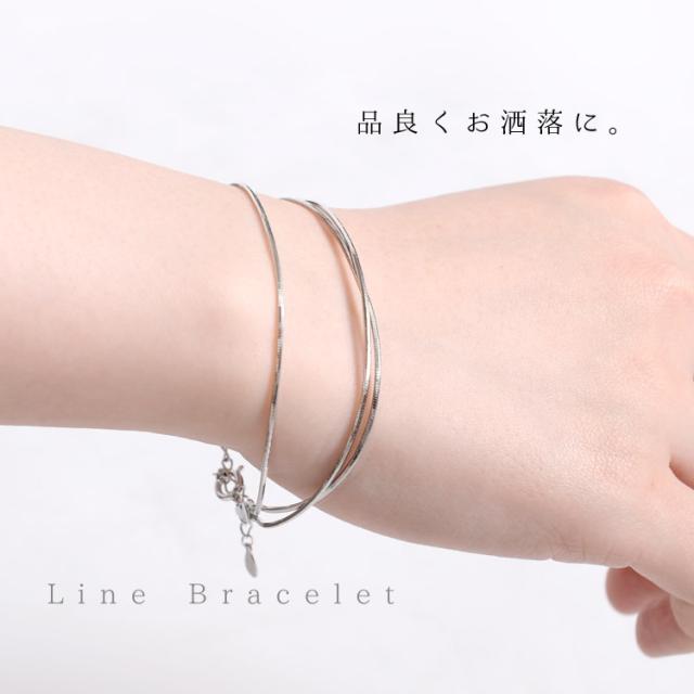 上品で華奢にときめく。ラインブレスレット