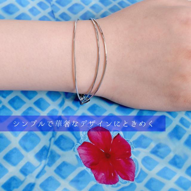 上品で華奢にときめく。ラインブレスレット