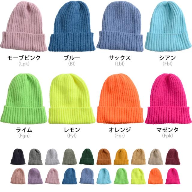 飽きない万能アイテム。シンプルニット帽