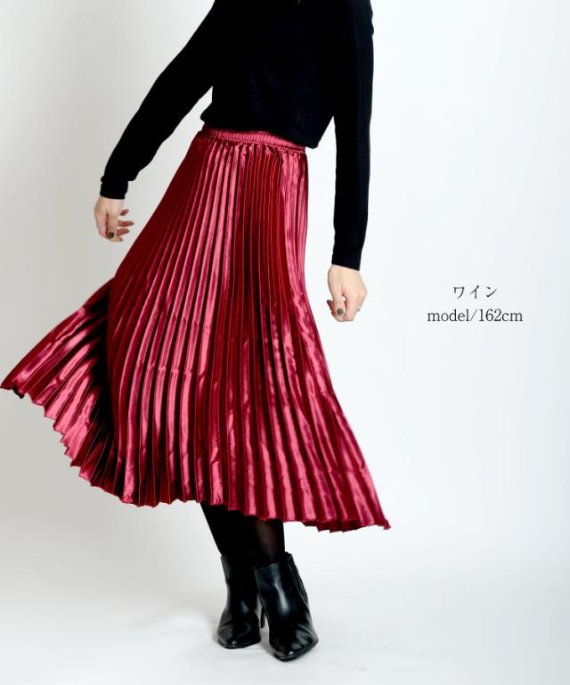 サテンプリーツスカート