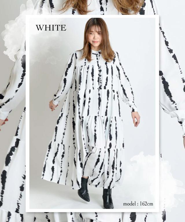 洗練された都会的モノクロ。タイダイ風ティアードワンピース